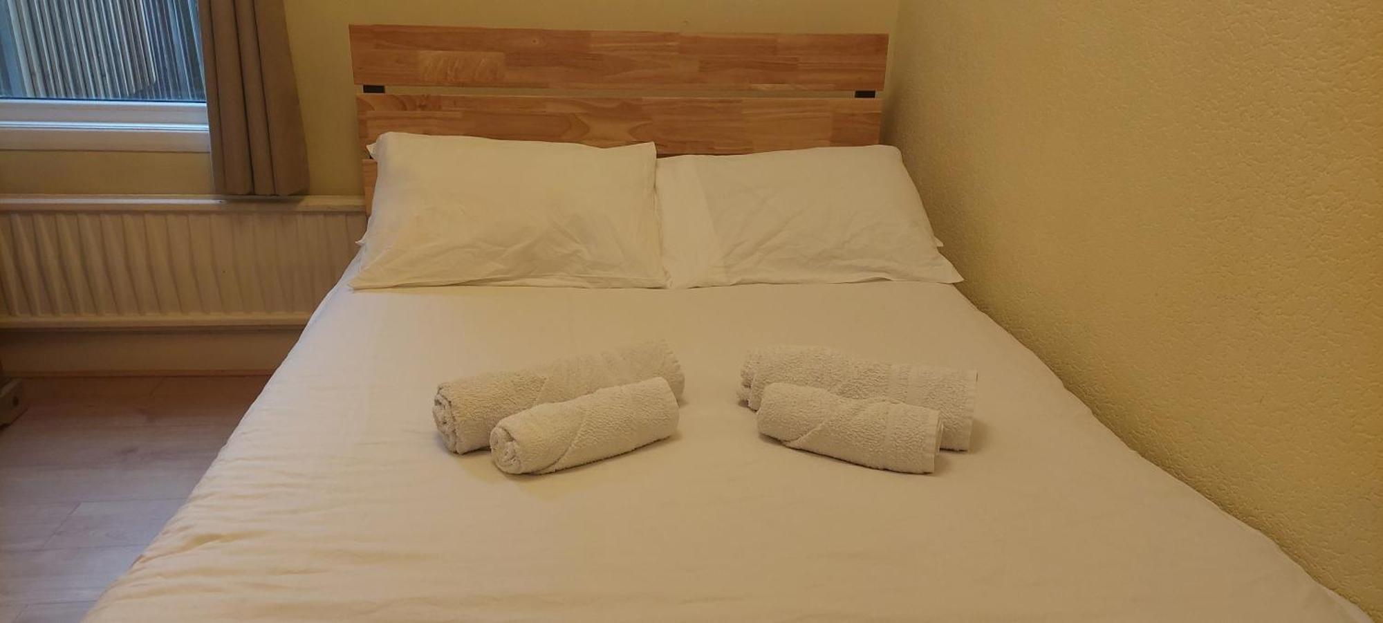 2 Bedroom Apartment, Fortescue Road Лондон Екстериор снимка