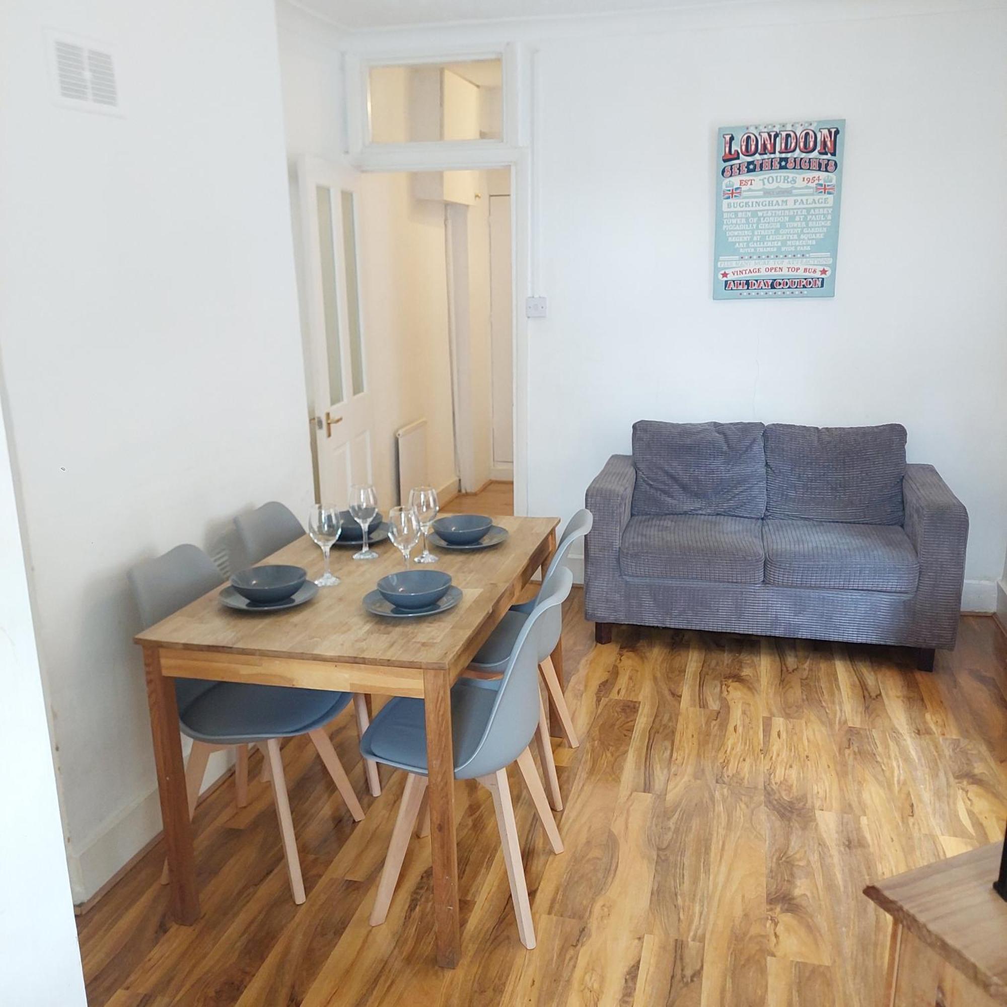 2 Bedroom Apartment, Fortescue Road Лондон Екстериор снимка